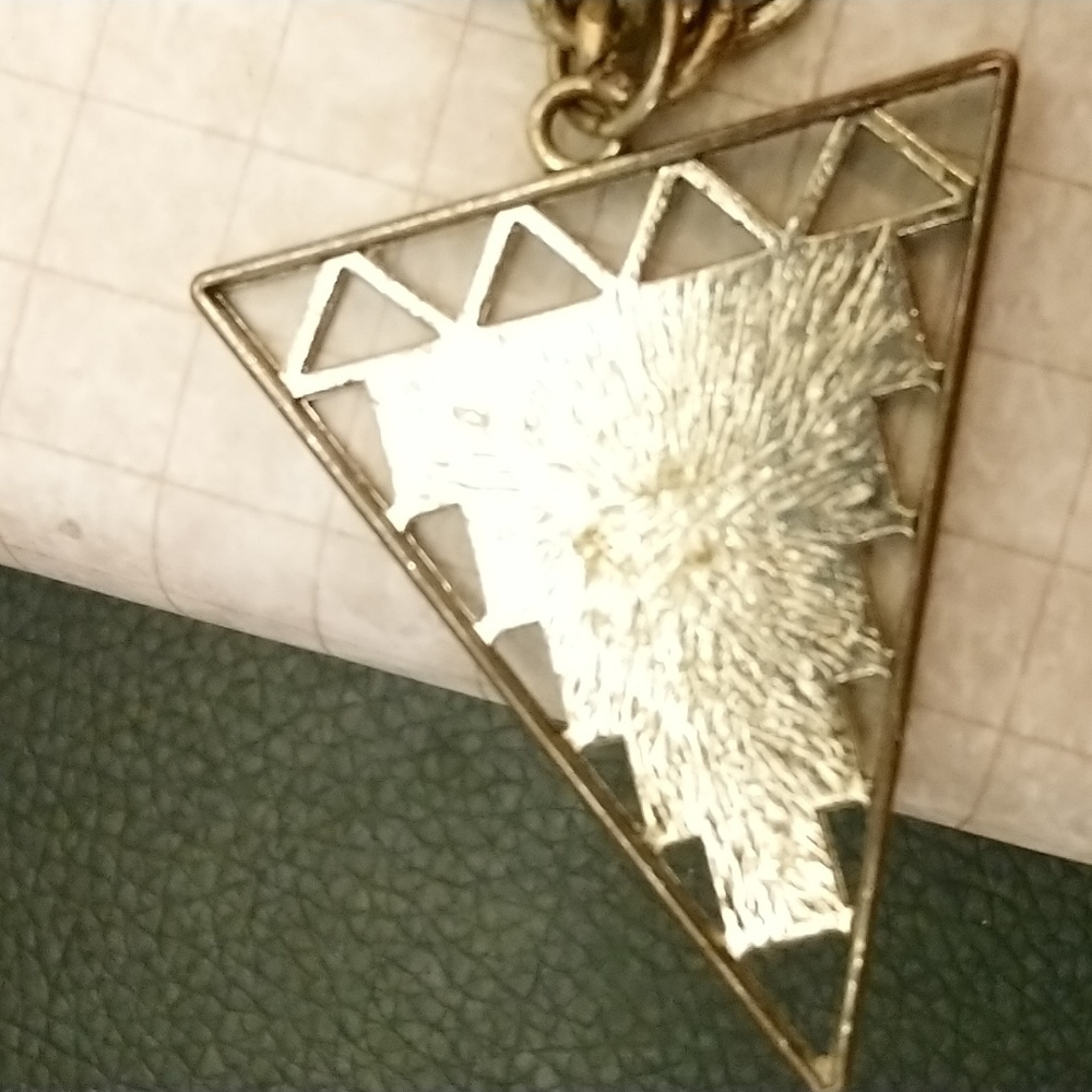 Aztec triangle necklace - Picture 2 of 3